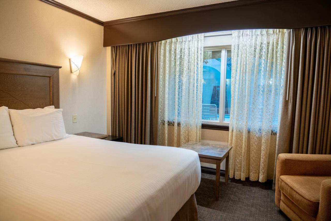 The Rundlestone Lodge Banff Esterno foto