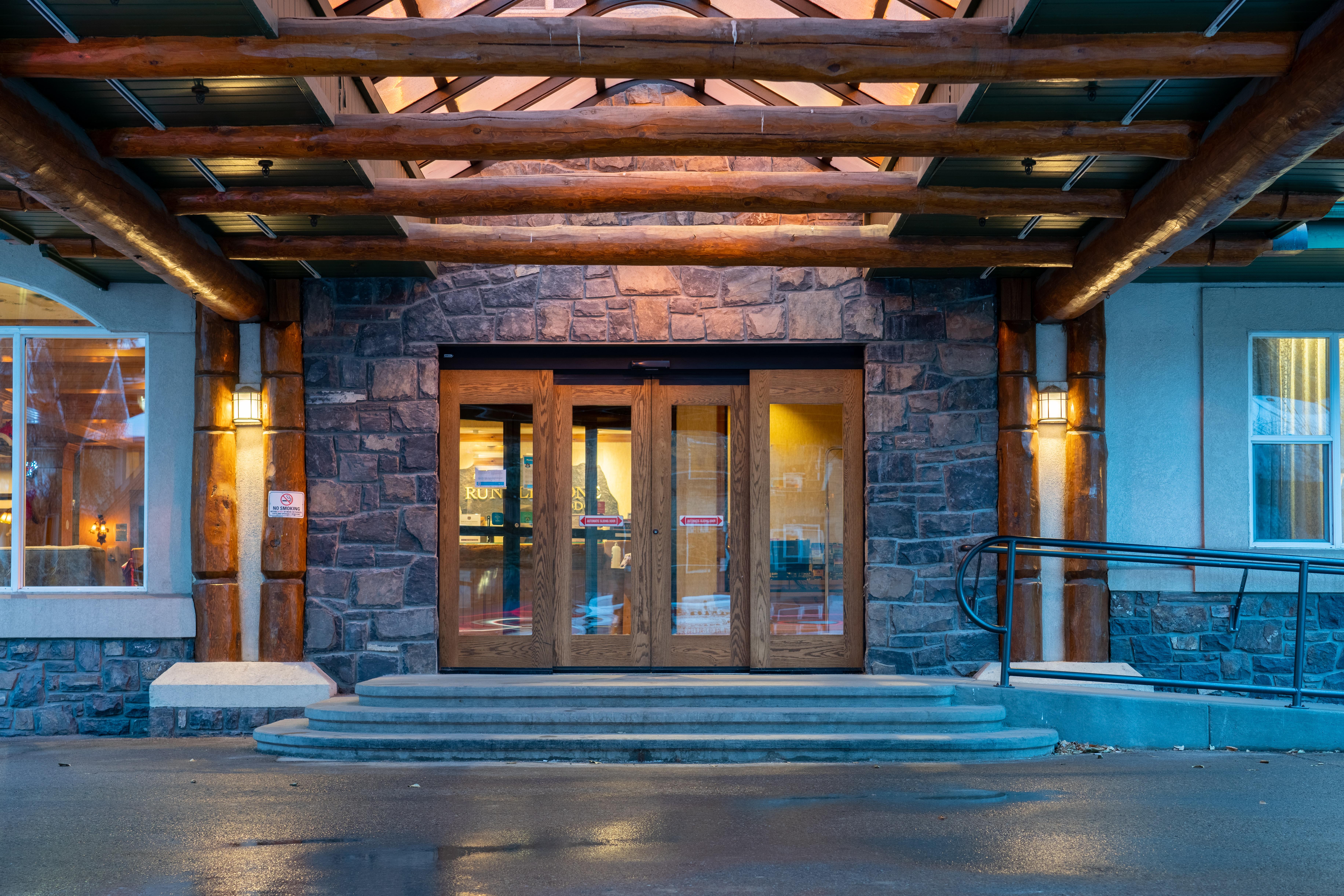 The Rundlestone Lodge Banff Esterno foto